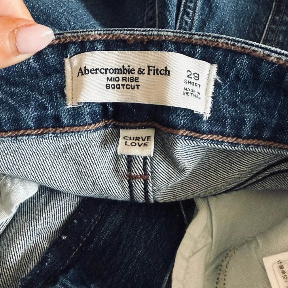 NWOT Abercrombie & Fitch Mid Rise Bootcut Frayed Hem Jeans Size 29 Short - Picture 9 of 9